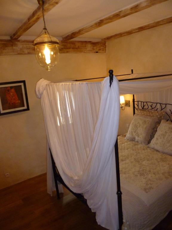 Bed and Breakfast Mas Du Puits D'Amour Orange  Zimmer foto